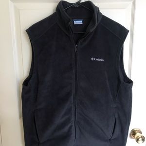 Columbia Fleece Vest in off-black